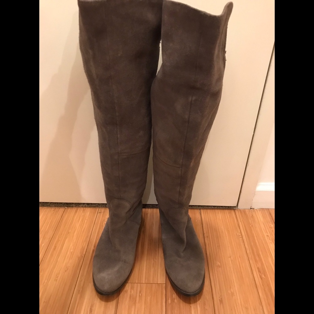 Over the knee, gray suede, stretch boot